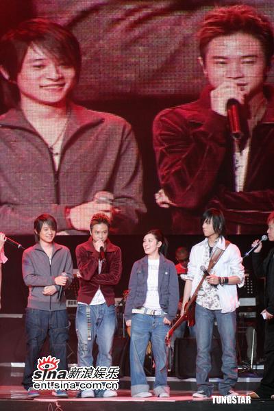组图:周杰伦<em>南拳妈妈</em>出席Final Power演唱会--