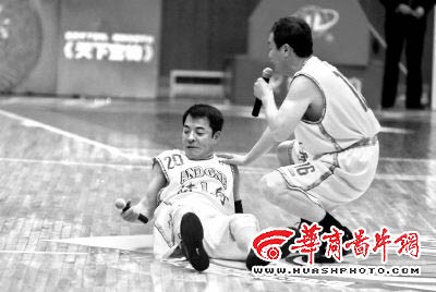 老将称霸篮球赛陈道明张丰毅变灌篮高手(图)