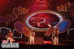 组图:超女巡演上海站开唱尚雯婕热舞引爆全场