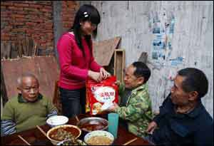 小矮人爸爸为白雪公主<em>女儿</em>办<em>18岁成人礼</em>(图)_