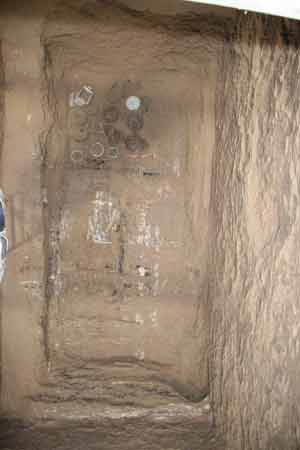 甘肃考古发现先秦古城 出土保存完整车马编钟