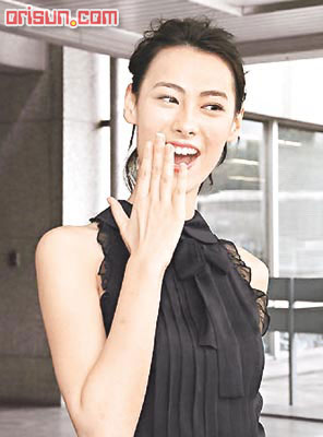 梁洛施解冻赶赴北京证件过期错失新片首映(图)