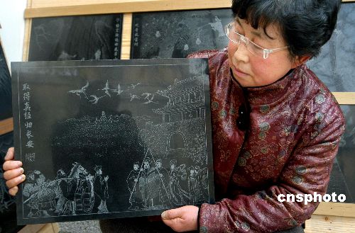 56岁女士痴迷大理石刻画 4年打造《西游记》