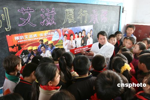 禁欲安全套进入中学课堂 北京首推防艾教材