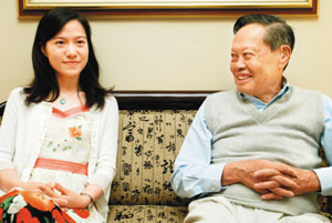 杨振宁谈与翁帆婚后生活 去世后赞成妻子再婚