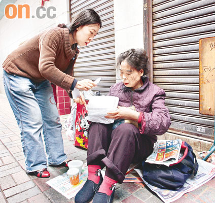 刘德华痴狂女粉丝弃父尸离港被网民轰人渣(图)