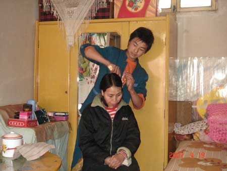 情感:娘是我的全部 我要背娘<em>上大学</em>--中国甘肃