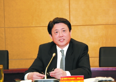 刘伟平同志参加武威代表团讨论（图）