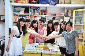 最牛考研寝室8姊妹同时考上研究生 个个是美女