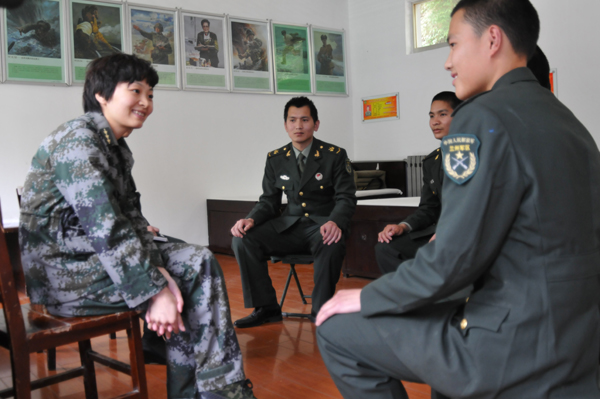 兰州军区第四五一医院心理医生张娜用爱心暖兵
