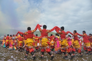 九色甘南<em>香巴拉</em>旅游艺术节展现藏族<em>儿女</em>美好生