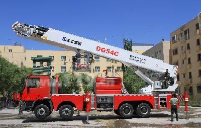 54米多功能登高平台消防车落户新疆喀什__中国甘肃网
