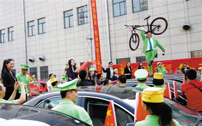 陈光标被砸车主换车