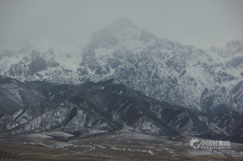 乌鞘岭雪山如素描/组图