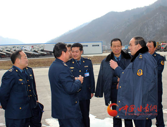 省公路路政执法管理局检查百花治超站超限治理