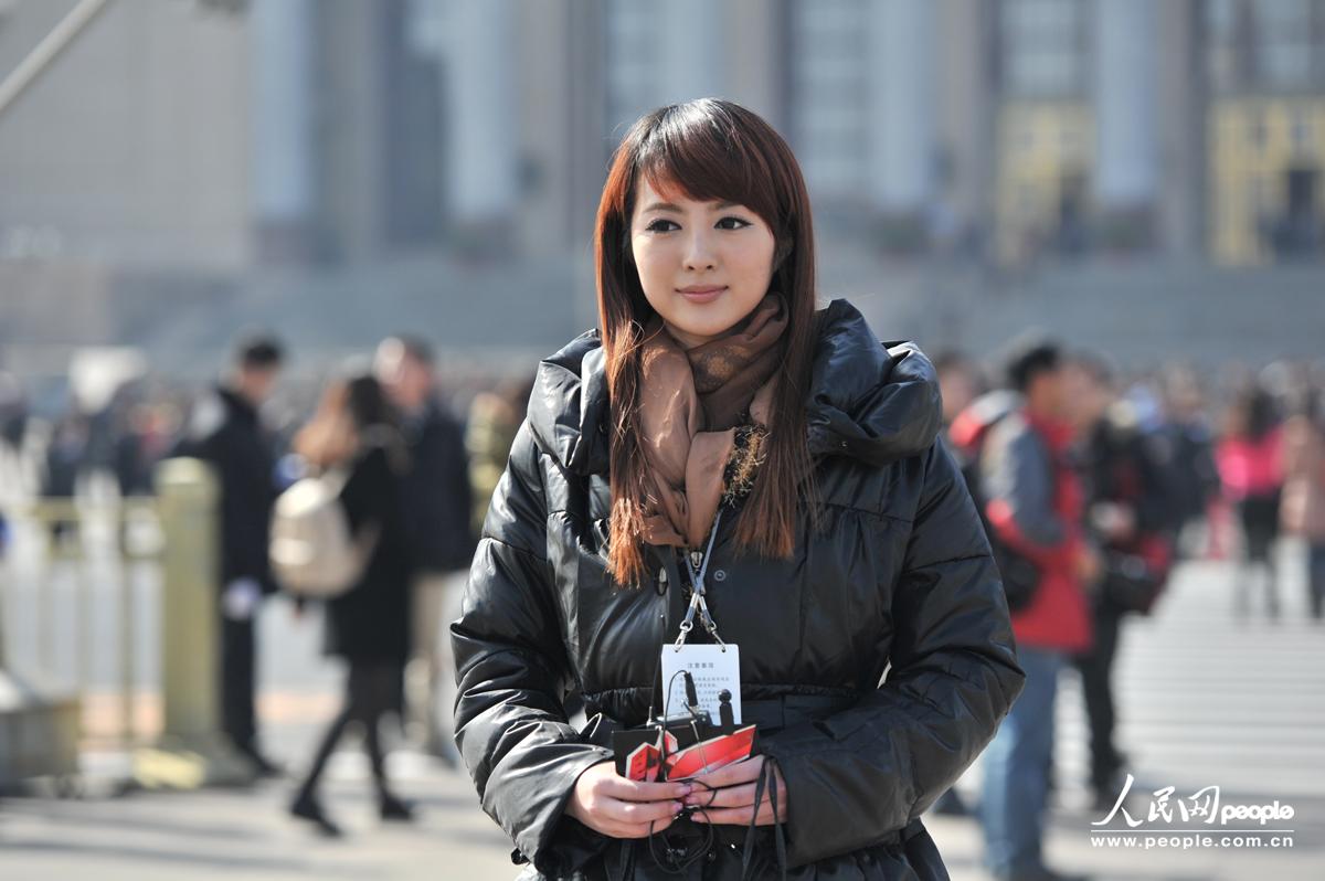 两会美女记者/组图__中国甘肃网