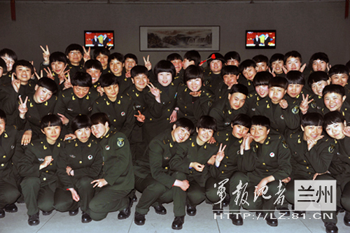 90后<em>大学</em>生<em>女兵</em>的军营生活/图__中国甘肃网