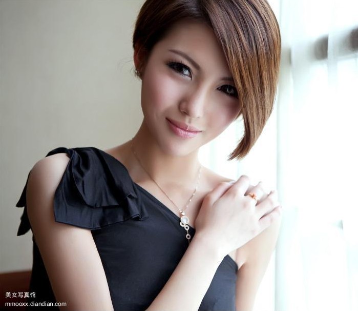 职业女性性感短发自拍