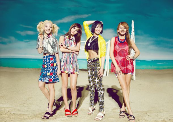 2NE1推单曲与歌迷一起Falling in Love