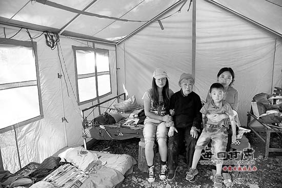 甘肃震灾区牛家村的三支特殊救援队(图)