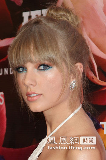 蓝色眼妆如何化才好看?