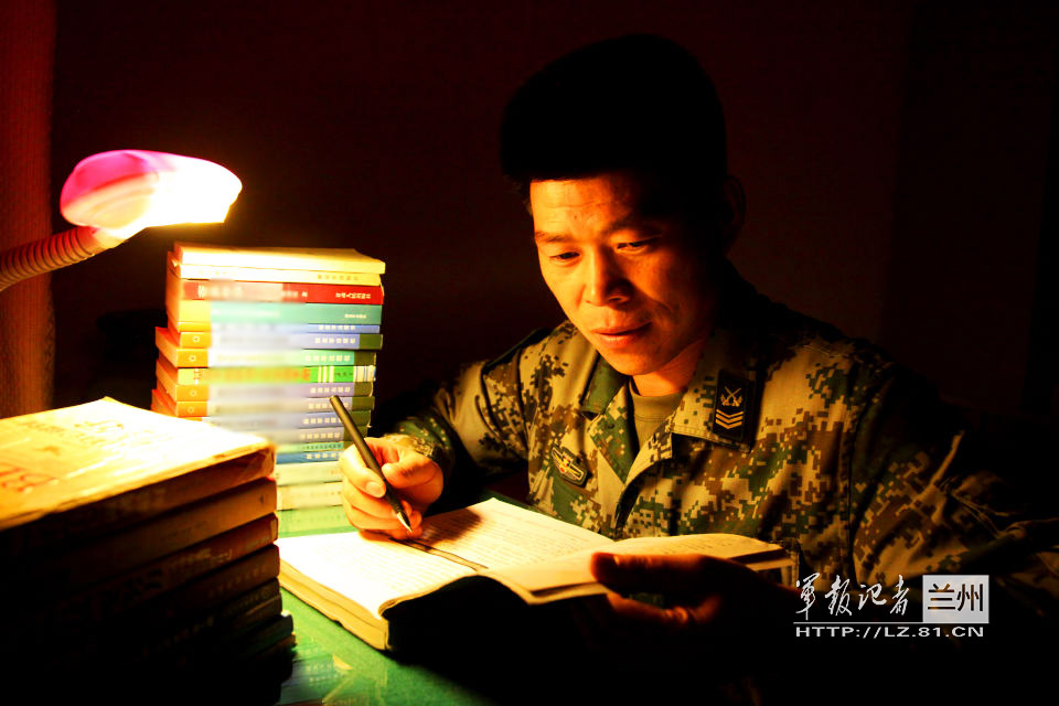 铁甲兵王冯红民当兵13年撰写学习心得体会1