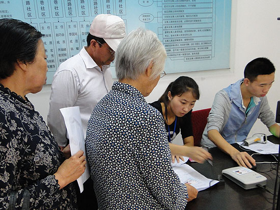 庆阳西峰南街办社会保障卡信息采集工作有序开