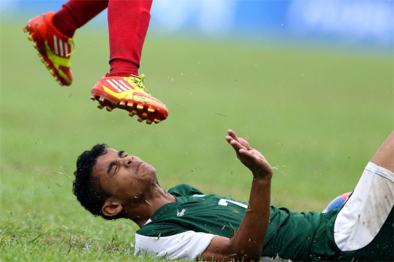 男子足球D组赛:巴基斯坦队以0比2不敌朝鲜队