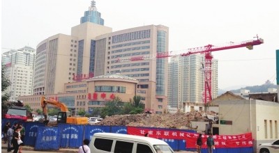 西关十字西侧商铺拆除