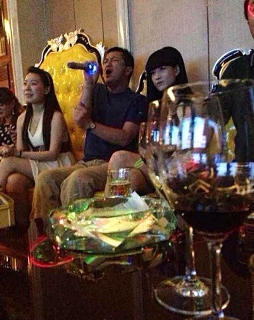 菲鹏离婚5天"李亚鹏绯闻四起 王菲去向成谜"