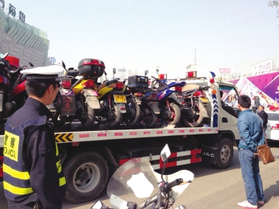 兰州东岗交警查处无驾驶执照、无牌照或套牌摩