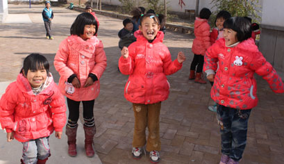 兰海商贸城爱心捐助 永登跌马沟小学温暖过冬