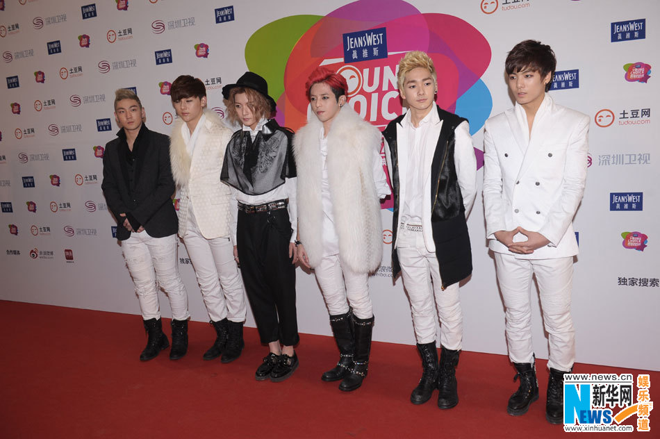 胡杏儿赵丽颖斗艳 吴奇隆公布恋情后首亮相