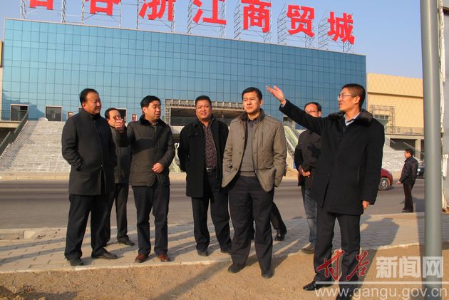 青岛海尔集团战略投资总监谢元伟在天水市甘谷