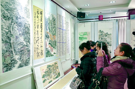 平凉女书画家翰墨迎\u201c三八\u201d__中国甘肃网