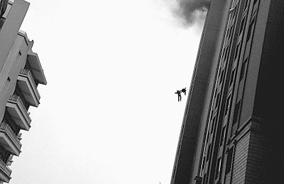 上海两名消防员坠楼牺牲:一人放弃休假战备执