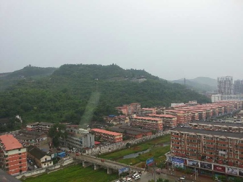 "探路陇之南"集成报道团队对徽县县委书记王强进行了专题访谈,他
