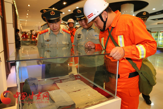 武威公安消防支队赴友邻部队参观邱少云纪念馆