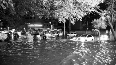 甘肃中东部地区遭雷阵雨袭击 兰州累计降水量