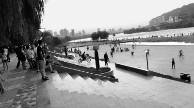 兰州市民呼吁危险游戏远离人群