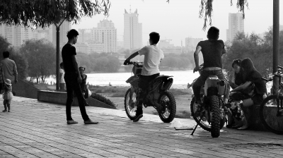 兰州市民呼吁危险游戏远离人群