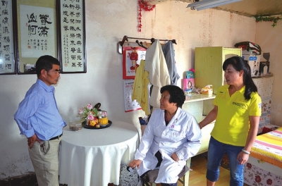 点击图片查看详情 七里河区人口信息网_兰州市七里河区医护人员为村民现场义诊(2)
