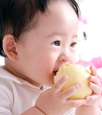 冬天吃什么水果? 爱上火的宝宝要多吃梨