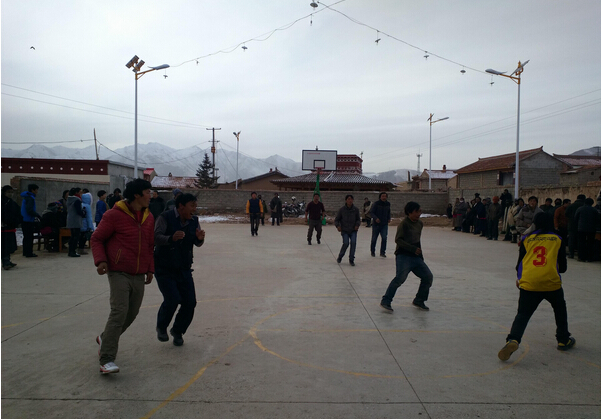 甘南州碌曲县玛艾镇加格村举办冬季篮球比赛