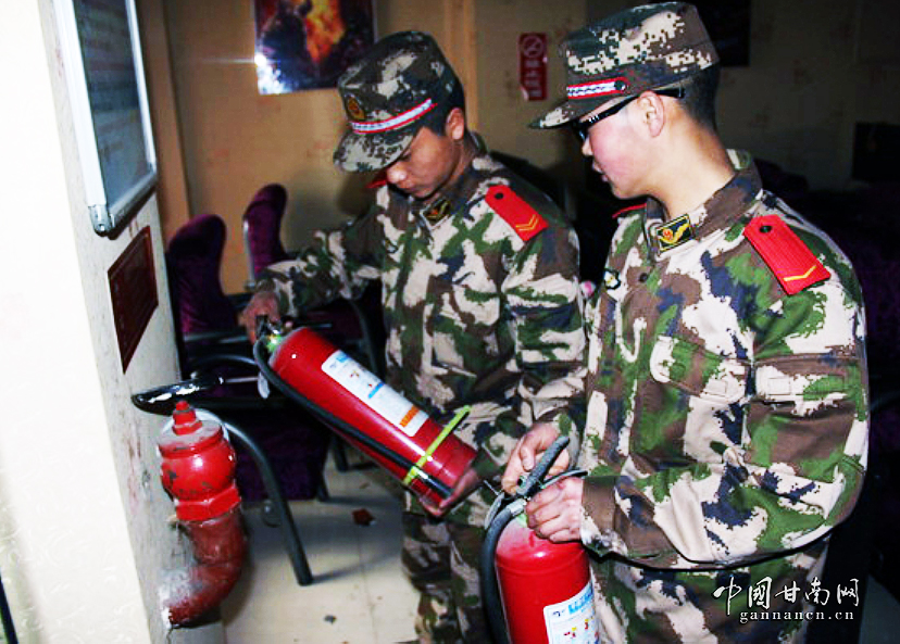 守护万家灯火平安夜 甘南公安不打烊