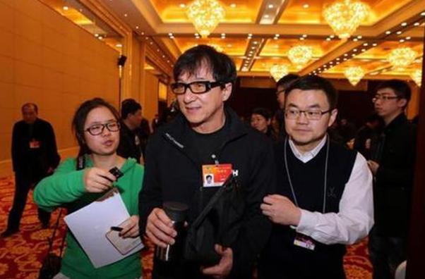 成龙回应反悔裸捐:发过声明 说很清楚