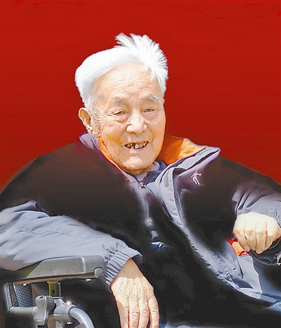 访101岁老红军、海军政治部原顾问马金昌