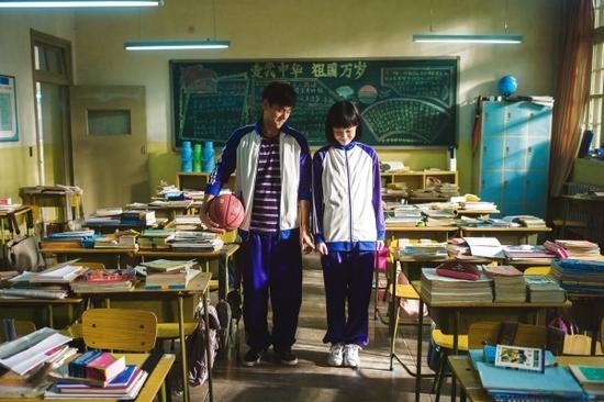 周冬雨都恋爱了 是时候怀念一下我们的青春了