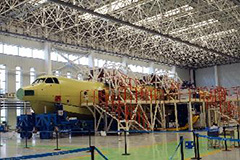 大型水陆两栖飞机ＡＧ600机身大部件完成对接开铆