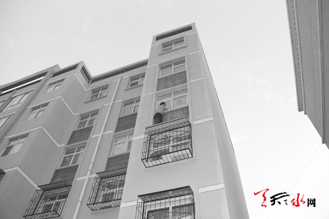 天水麦积消防官兵成功解救坠楼妇女(图)